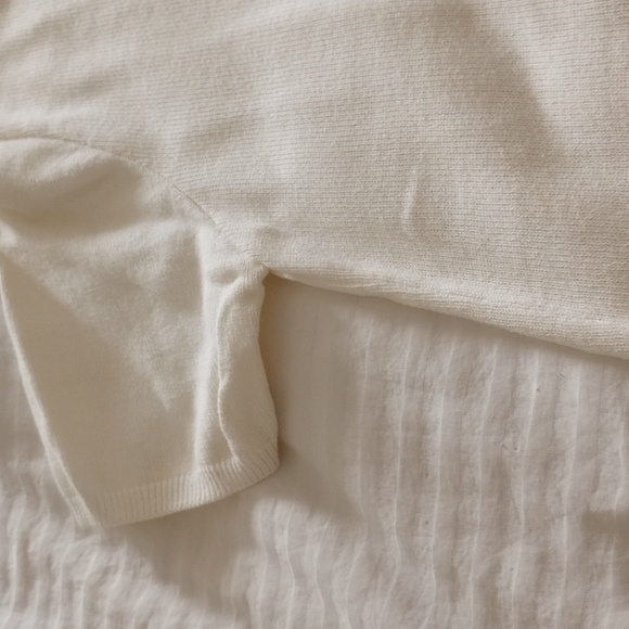 Size medium 100 percent cotton sweater - Picture 6 of 7